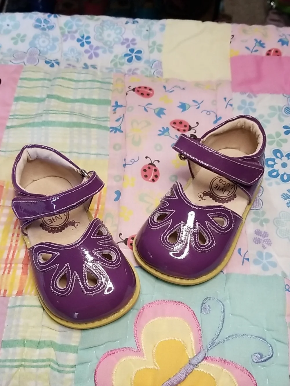 Livie & Luca Purple Patent Leather Mary Jane Size 4 Petals Excellent condition